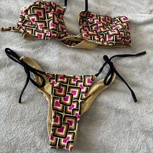 Reversible bikini. Medium top and XS bottom. Scrunch butt